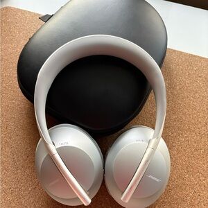 Bose Noise Cancelling Over-Ear Bluetooth Wireless Headphones 700